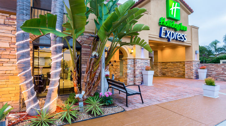 Holiday Inn Express San Diego-Sea World Exterior