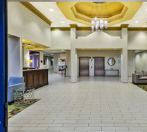 Holiday Inn Bolingbrook Lobby