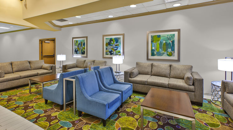 Holiday Inn Bolingbrook Lobby