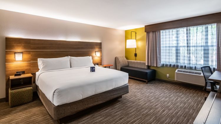 Holiday Inn Express & Suites Camarillo Suite