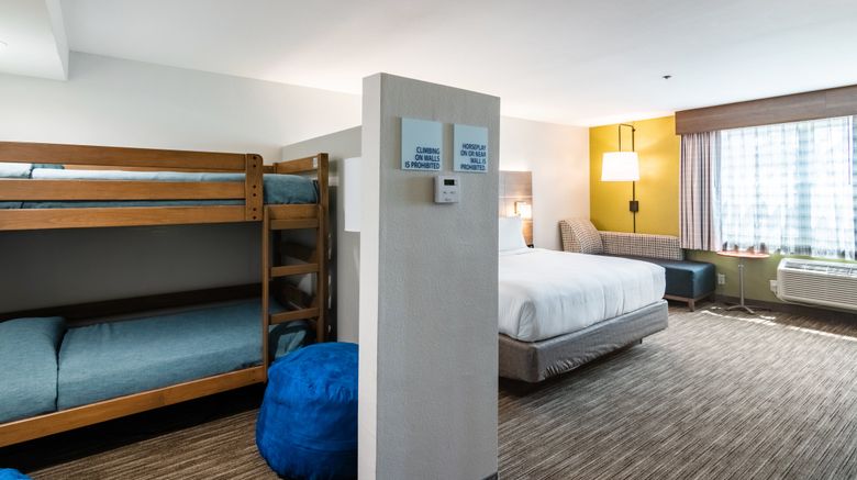 <b>Holiday Inn Express & Suites Camarillo Suite</b>. Images powered by <a href="https://www.leonardoworldwide.com/" title="Leonardo Worldwide" target="_blank">Leonardo</a>.