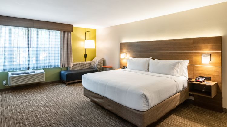 Holiday Inn Express & Suites Camarillo Suite