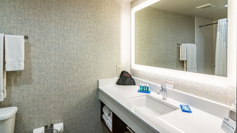 <b>Holiday Inn Express & Suites Camarillo Room</b>. Images powered by <a href="https://www.leonardoworldwide.com/" title="Leonardo Worldwide" target="_blank">Leonardo</a>.