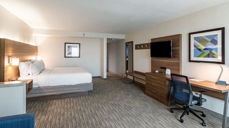 <b>Holiday Inn Express & Suites Camarillo Room</b>. Images powered by <a href="https://www.leonardoworldwide.com/" title="Leonardo Worldwide" target="_blank">Leonardo</a>.