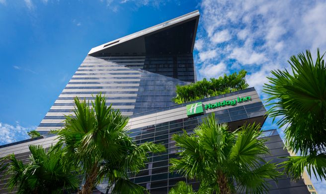 Holiday Inn Bangkok Sukhumvit Exterior