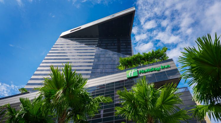 Holiday Inn Bangkok Sukhumvit Exterior