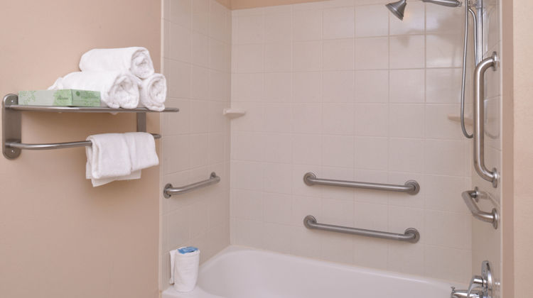 Holiday Inn Express and Suites Fairmont Room