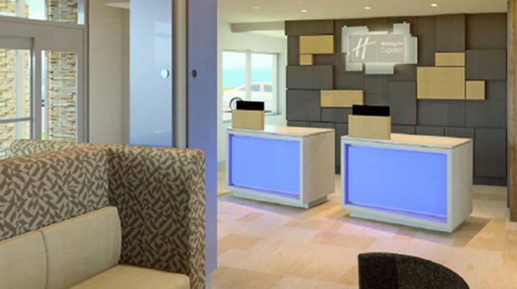 Holiday Inn Express & Suites Camarillo Lobby