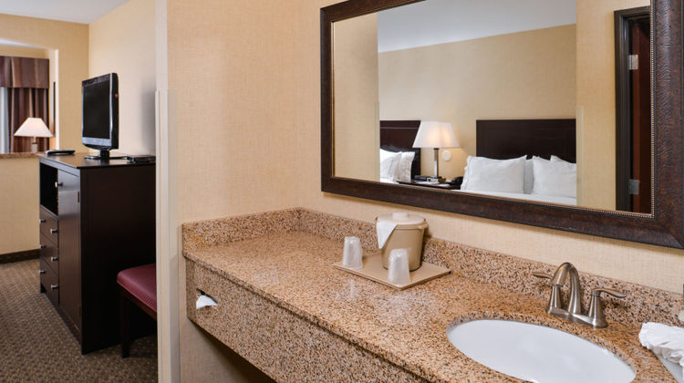 Holiday Inn Express & Stes Janzten Beach Room