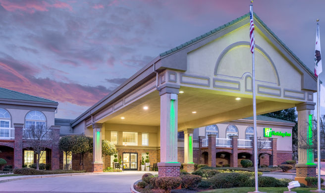 Holiday Inn Hotel Auburn Exterior