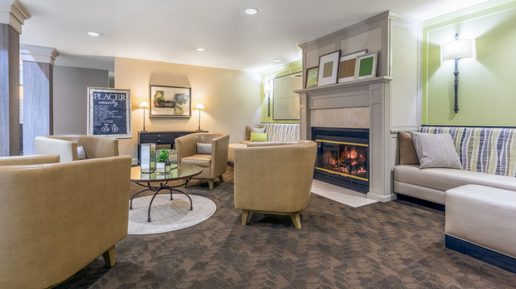 Holiday Inn Hotel Auburn Lobby