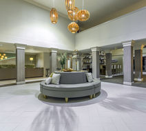 Holiday Inn Hotel Auburn Lobby