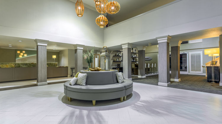 Holiday Inn Hotel Auburn Lobby