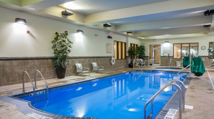 Holiday Inn Hotel & Suites Airport Pool