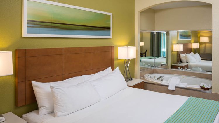Holiday Inn Express Suite