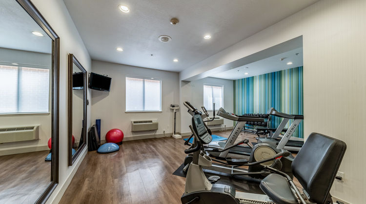 Holiday Inn Express Fort Worth I-35 Health Club