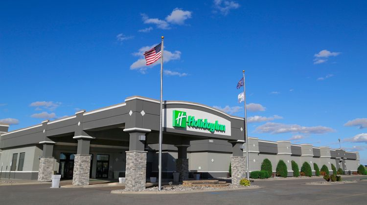 Holiday Inn Fargo Exterior