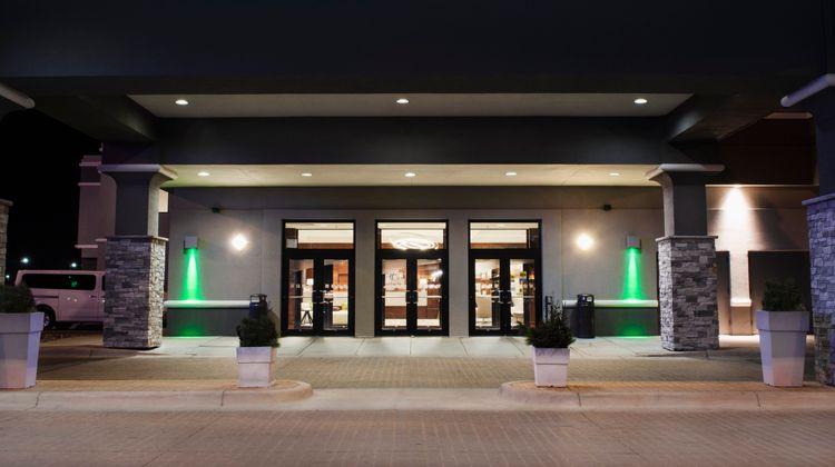 Holiday Inn Fargo Exterior