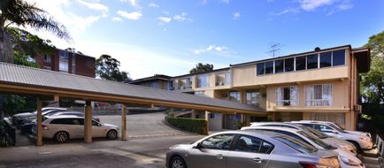 Twin Towers Inn Exterior