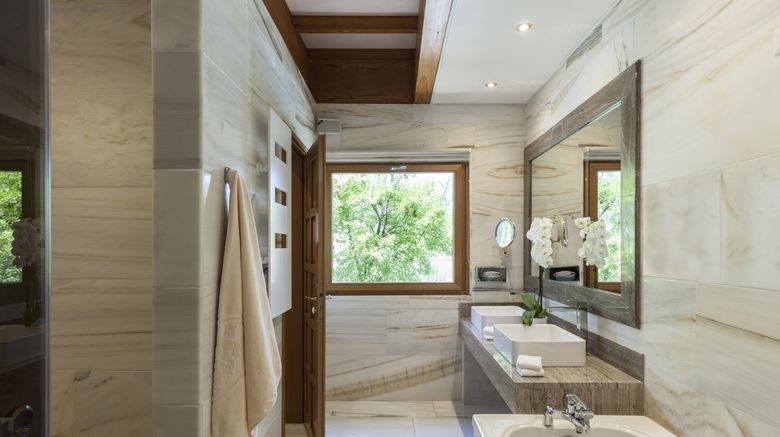 <b>Elounda Mare Hotel Room</b>. Images powered by <a href="https://www.leonardoworldwide.com/" title="Leonardo Worldwide" target="_blank">Leonardo</a>.