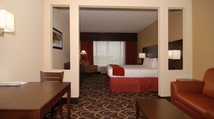 Holiday Inn Express & Stes Houston South Suite
