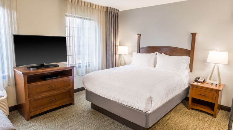 <b>Staybridge Suites Kansas City/Independen Suite</b>. Images powered by <a href="https://www.leonardoworldwide.com/" title="Leonardo Worldwide" target="_blank">Leonardo</a>.