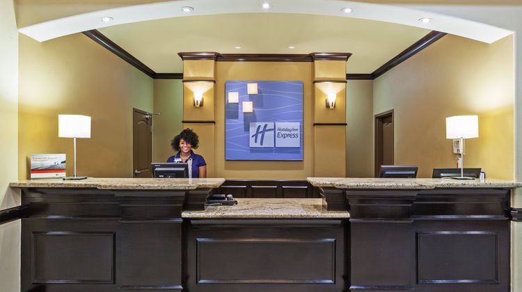 Holiday Inn Express Hotel & Suites Lobby
