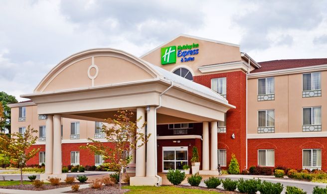 Holiday Inn Express Hotel & Suites Exterior