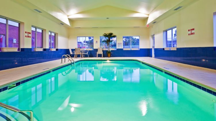 Holiday Inn Express Hotel & Suites Pool
