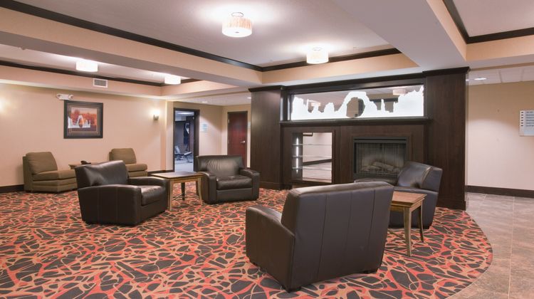 Holiday Inn Express Hotel & Suites Lobby