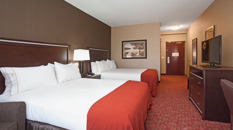 Holiday Inn Express Hotel & Suites Room