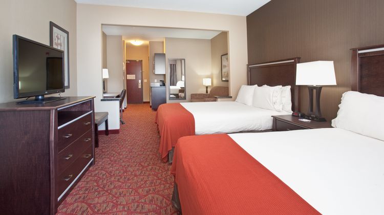 Holiday Inn Express Hotel & Suites Suite