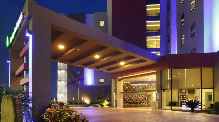 Holiday Inn Express Tuxpan Exterior