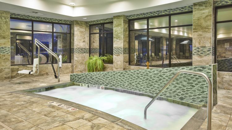 Holiday Inn Express & Stes Finger Lakes Pool