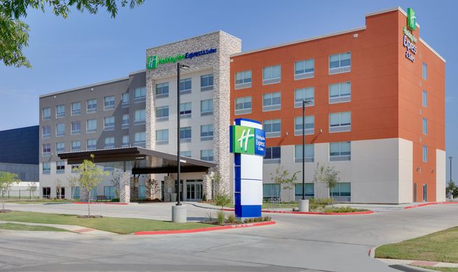Holiday Inn Express & Suites Dallas NW Exterior