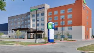 Holiday Inn Express & Suites Dallas NW