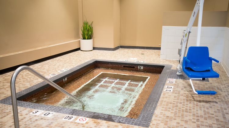 Crowne Plaza Hotel Minneapolis Intl Arpt Pool