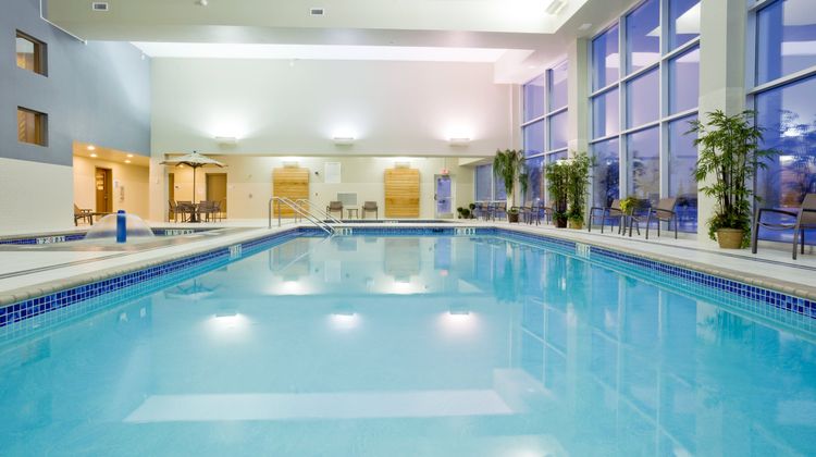 Holiday Inn Express Mankato East Pool