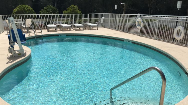Holiday Inn Express & Suites Pool