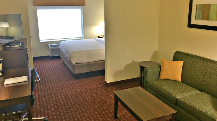 Holiday Inn Express & Suites Room