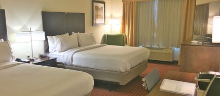 Holiday Inn Express & Suites Room