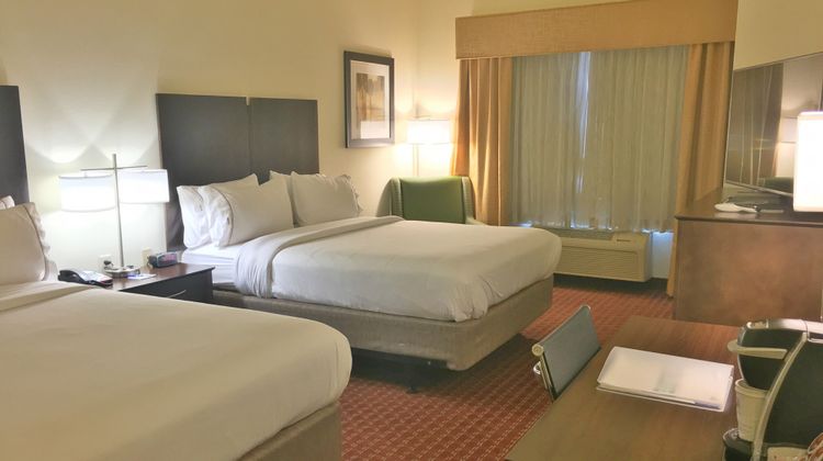 Holiday Inn Express & Suites Room