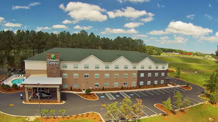 Holiday Inn Express & Suites Exterior