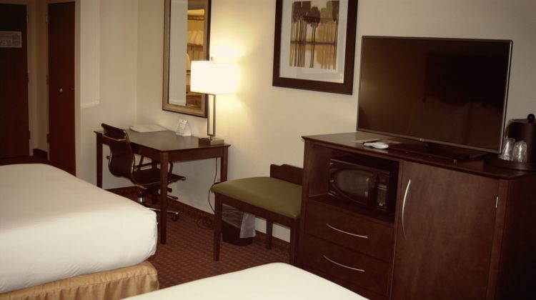 Holiday Inn Express & Suites Room