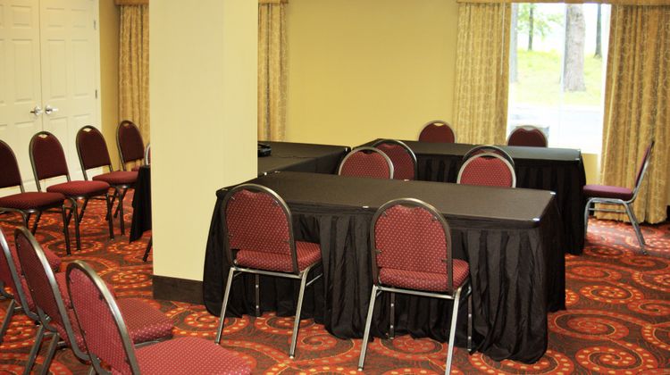 Holiday Inn Express & Suites Meeting