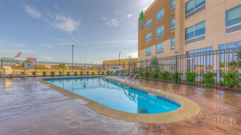 <b>Holiday Inn Express & Stes Tulsa Midtown Pool</b>. Images powered by <a href="https://www.leonardoworldwide.com/" title="Leonardo Worldwide" target="_blank">Leonardo</a>.