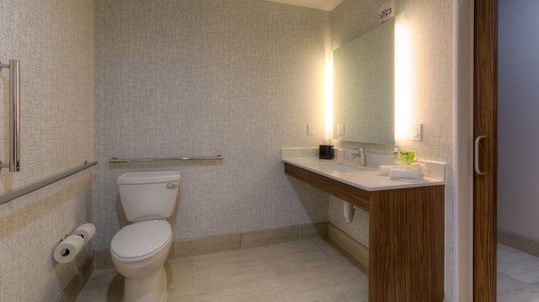 <b>Holiday Inn Express & Stes Tulsa Midtown Room</b>. Images powered by <a href="https://www.leonardoworldwide.com/" title="Leonardo Worldwide" target="_blank">Leonardo</a>.