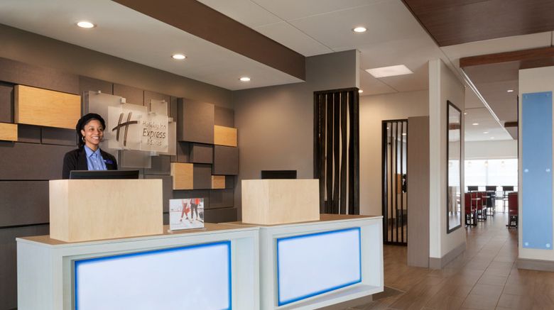 <b>Holiday Inn Express/Suites Cincinnati NE Lobby</b>. Images powered by <a href="https://www.leonardoworldwide.com/" title="Leonardo Worldwide" target="_blank">Leonardo</a>.