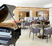 Crowne Plaza Hotel Muscat Lobby