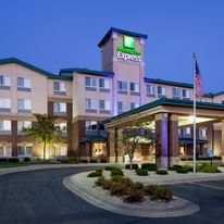 Holiday Inn Express & Suites St. Paul Ne
